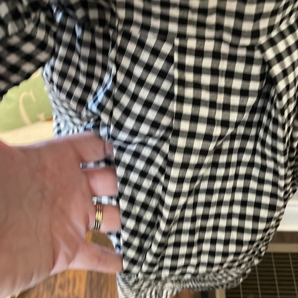 NWT black and white gingham print wrap dress with pockets. - Picture 7 of 9